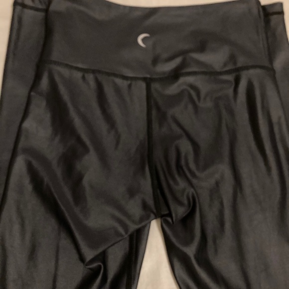 Zyia Black Metallic Light n Tight Hi-Rise 7/8 24" - Picture 3 of 7